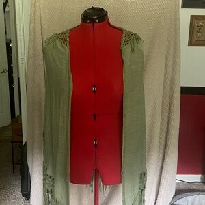 Women’s EL Forrest Grn shawl by Cider It has hand crocheted around neck & fringe